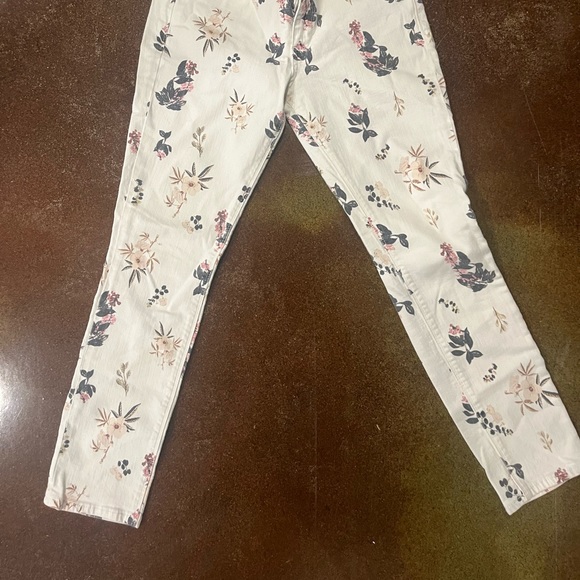 Lucky brand floral printed jeans - Picture 3 of 4